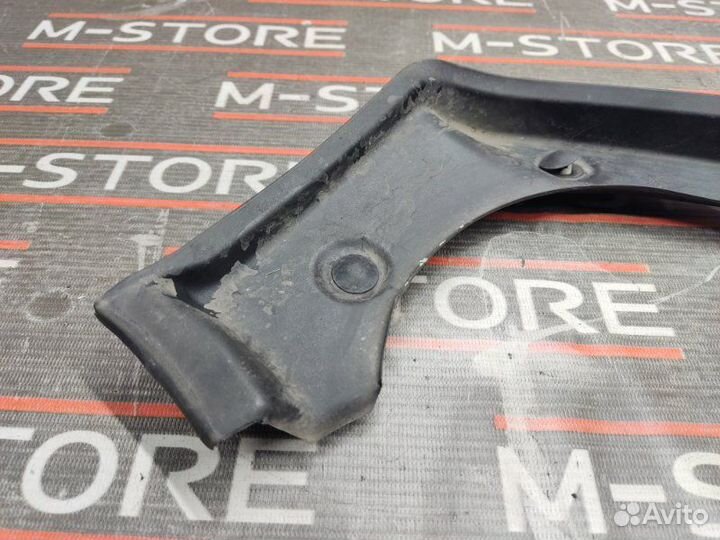 Водосток багажника правый Bmw 6-Series E63 N62B44A