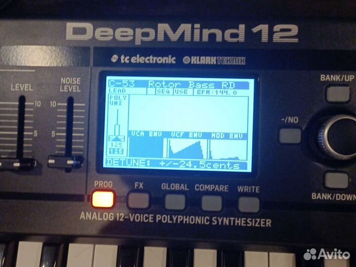 Синтезатор behringer deepmind 12