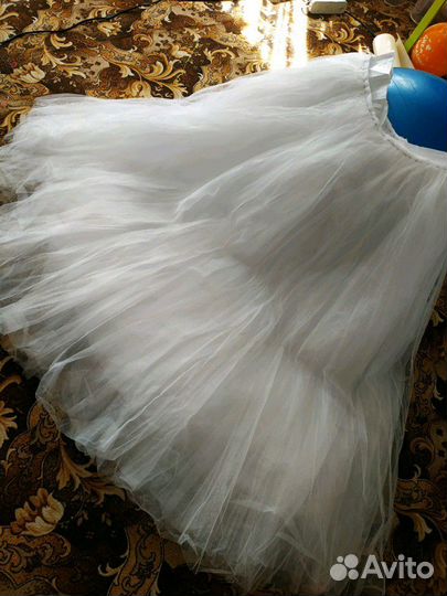 Свадебное платье расшитое