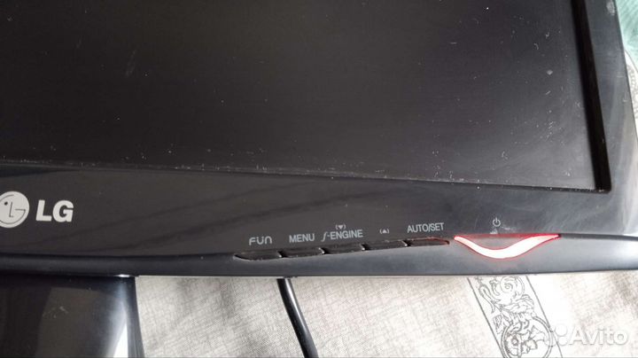 Монитор LG flatron W1943SS