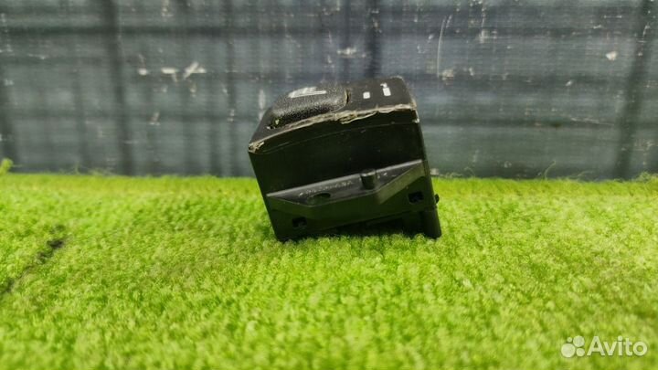 Кнопка подогрева сиденья Cadillac Escalade LQ9