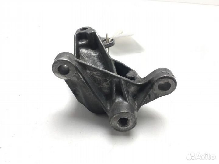 Кронштейн обводного ролика Mercedes-Benz Gl-Class