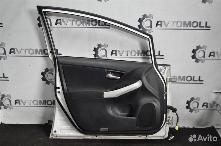Дверь передняя левая toyota prius ZVW30