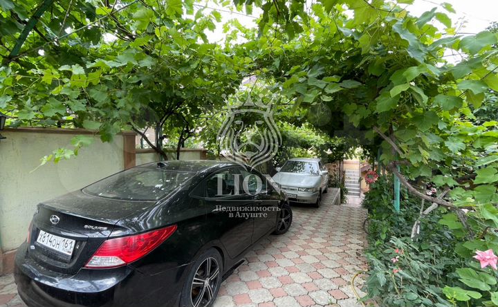 Дом 300,8 м² на участке 13 сот.