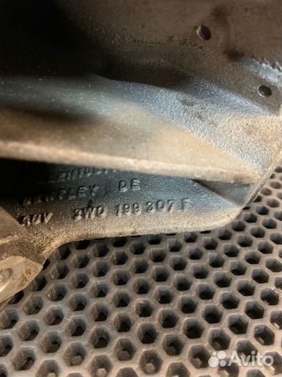 Кронштейн опоры двигателя левый Bentley