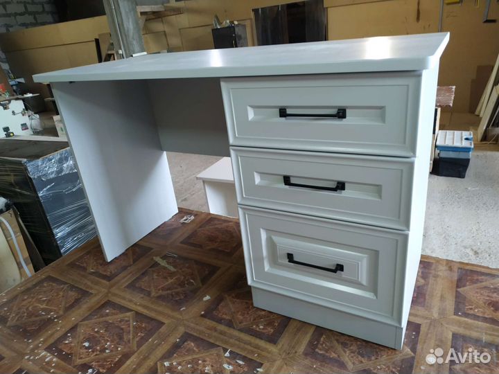 Письменный стол