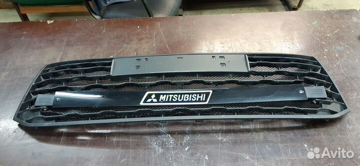 Решетка радиатора (нижняя) Митсубиси Паджеро Спорт