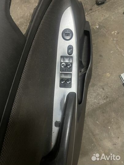 Обшивка двери передняя левая solaris 1