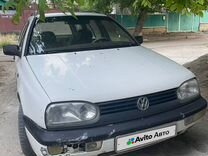 Volkswagen Golf 1.6 MT, 1997, битый, 160 000 км, с пробегом, цена 370 000 руб.