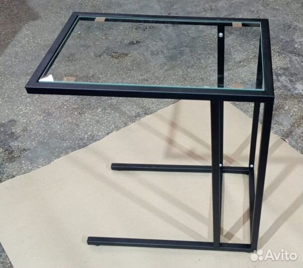 Придиванный столик