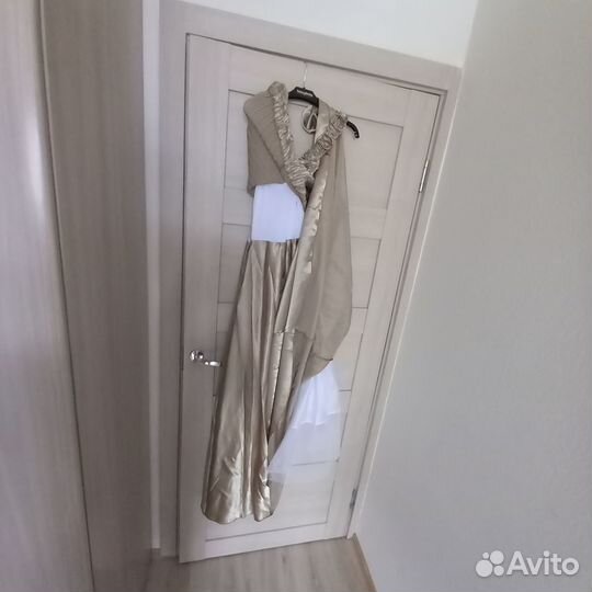 Золотое бальное платье в пол 44/46