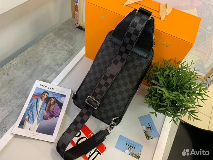 Сумка Louis Vuitton через плечо