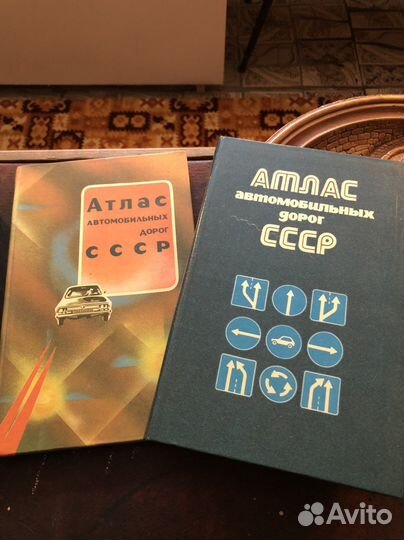 Часы, посуда, бокалы, книги, картина, сумка