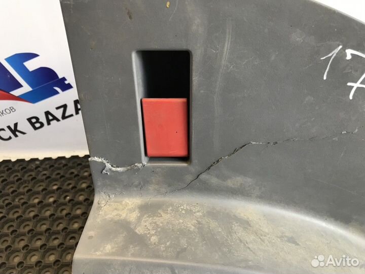 9436663901 Корпус подножек правый