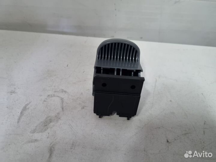 Кнопка подъема сидения Ивеко Стралис