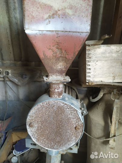 Зернодробилка