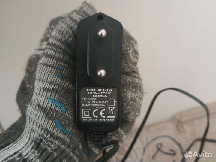 TrendNet 9VDC500 Блок питания 9V 0.8A