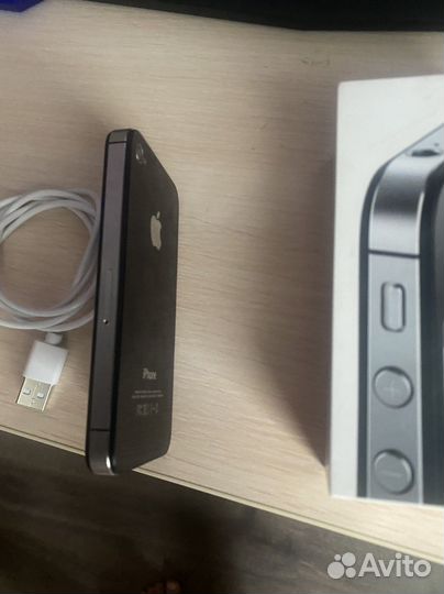 Телефон iPhone 4s