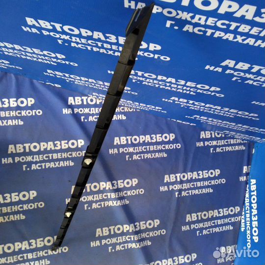 Молдинг на дверь. левый Toyota Alphard минивен