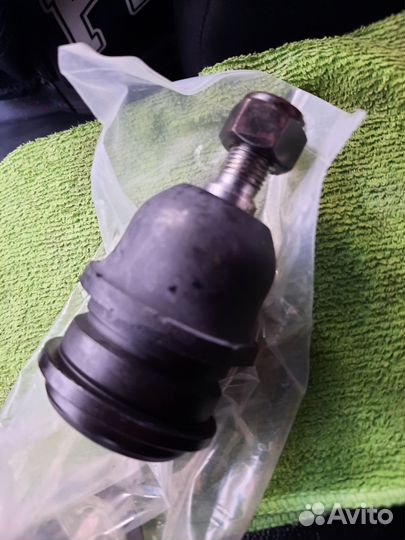 Шарнир независимой подвески / поворотного рычага