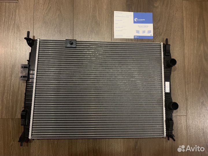 Радиатор охлаждения Luzar Nissan Qashqai 1.6