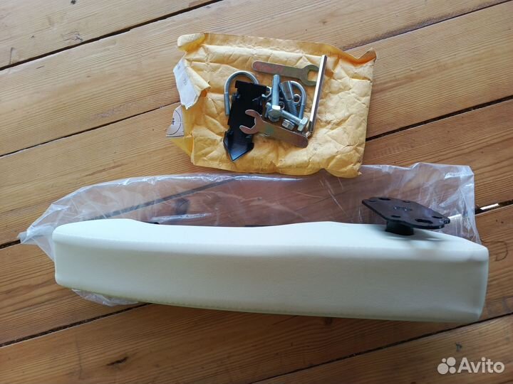 Подлокотник