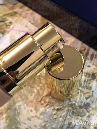 Estee lauder futurist 1N0 porcelain тональный