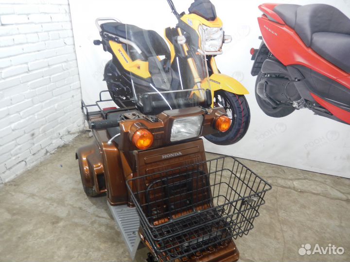 Скутер Honda Gyro X PGM Fi с New контейнера