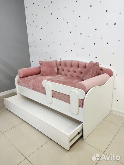 Кровать детская с защитным бортом