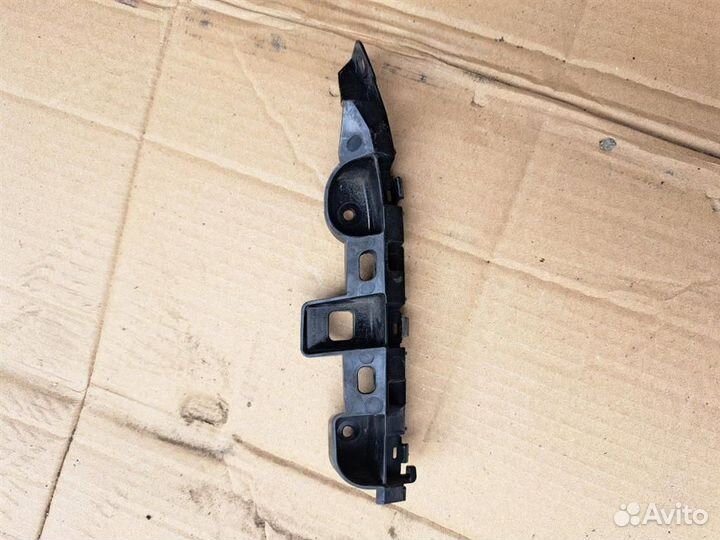 Направляющая переднего бампера правая VW Passat