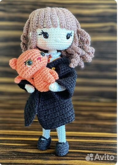 Вязаная кукла «Гермиона Грейнджер» амигуруми