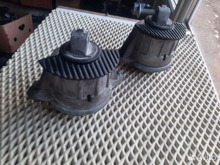 Mercedes W212 218 Подушка двигателя