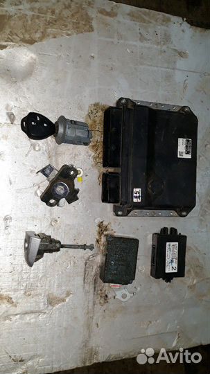 Блок управления двигателем на Toyota Camry v40 2.4