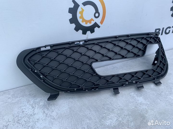 Решетка переднего бампера Mercedes A2128851423