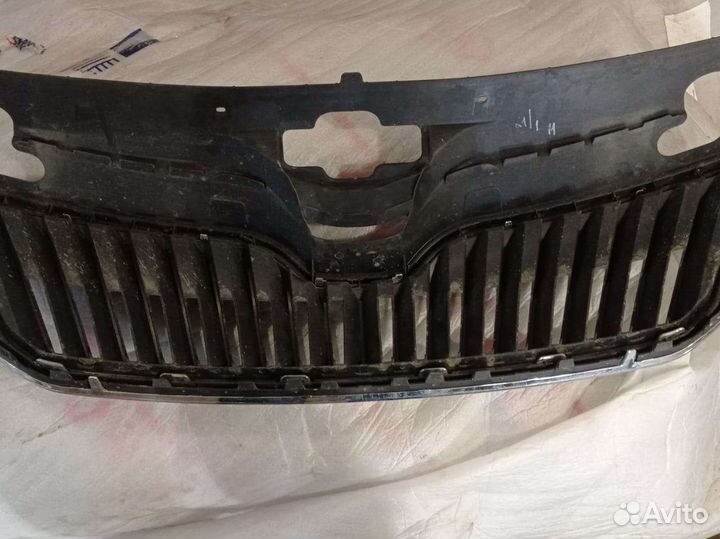 Решетка радиатора skoda rapid 11-20г