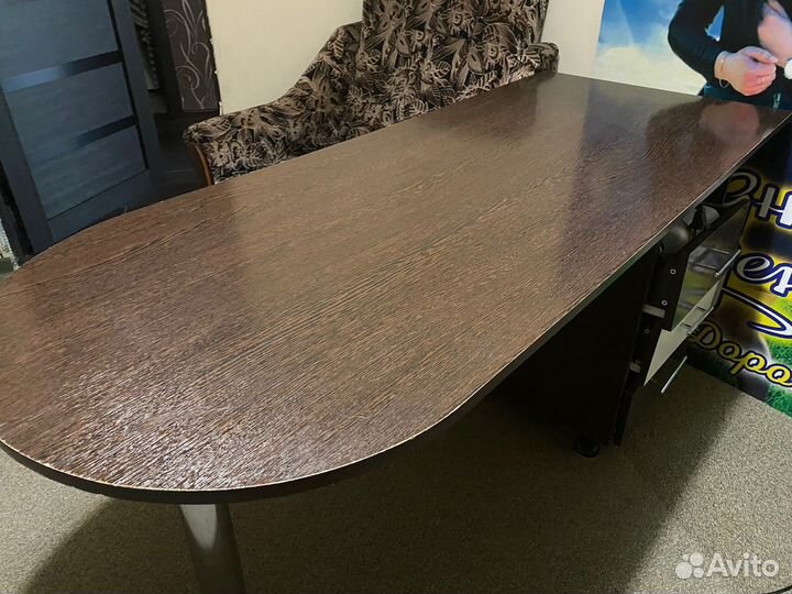 Маникюрный стол