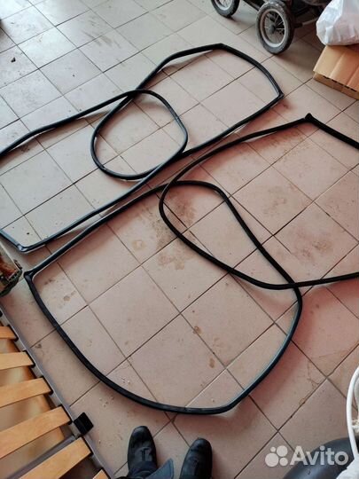 Уплотнитель приема двери Понтиак Вайб