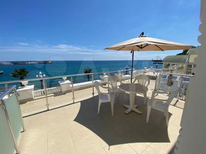 2-к. квартира, 40 м², 3/3 эт.