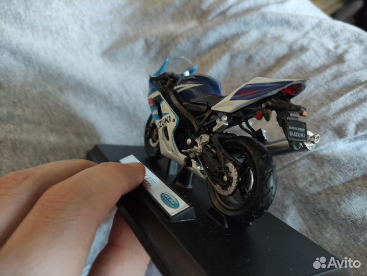 Модель мотоцикла Suzuki GSX-R750