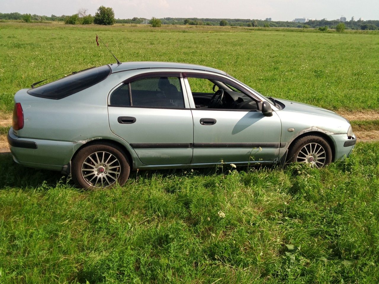 Mitsubishi Carisma: фото владельца