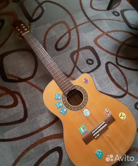 Акустическая гитара