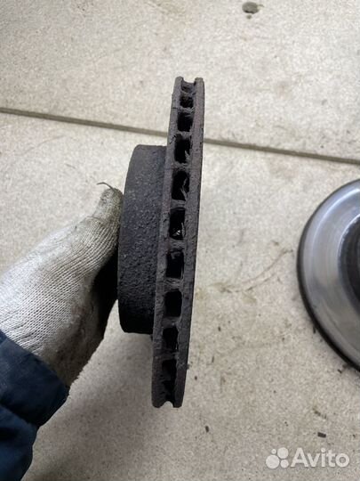 Передние тормозные диски Nissan Primera P11