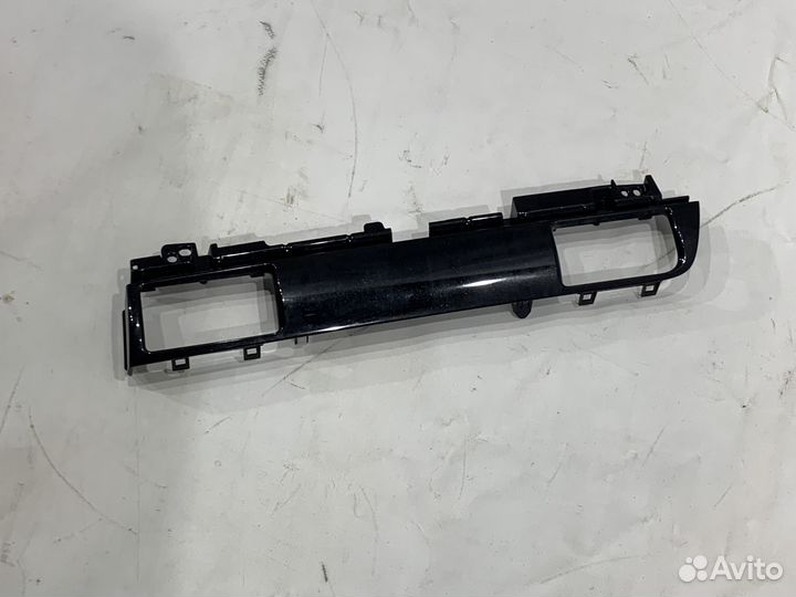 Накладка торпедо правая Mitsubishi Outlander 3