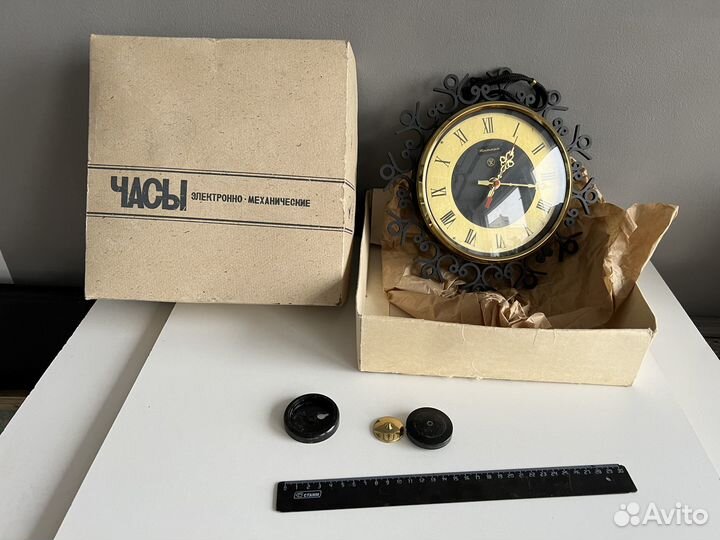 Часы настенные Янтарь, СССР. в родной коробке