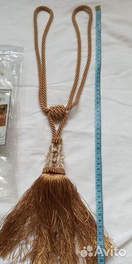 Подхват с кисточкой для штор