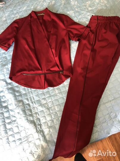 Женский деловой костюм (комбинезон)