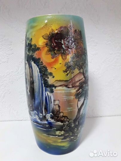 Ваза и алюминиевый чайник