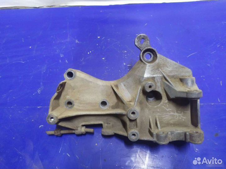 Кронштейн двс Renault Logan