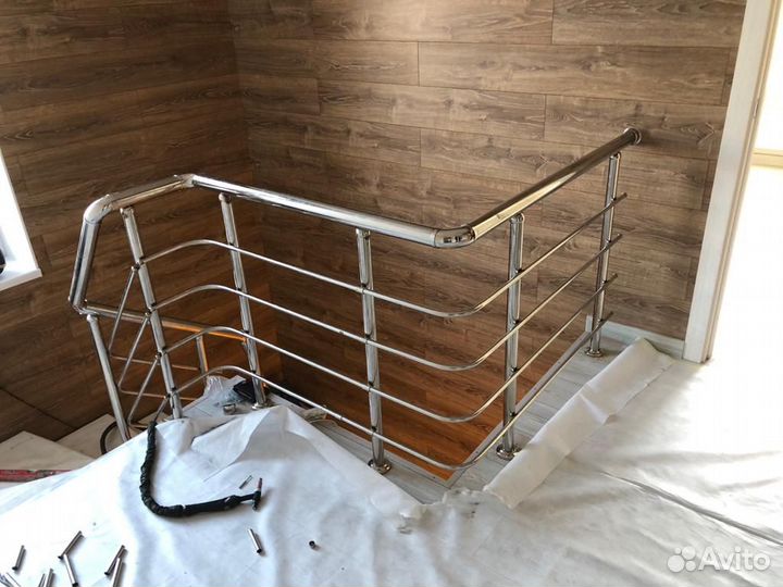 Перила из нержавеющей стали в дом