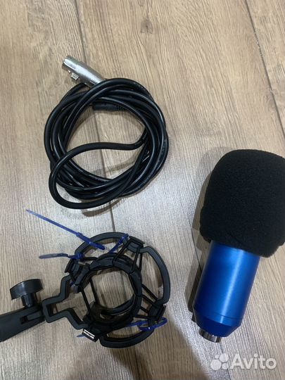 Микрофон студийный bm800